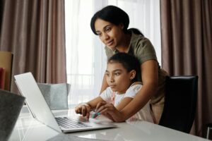 Navegando juntos: 8 recomendaciones para padres de familia en la era digital