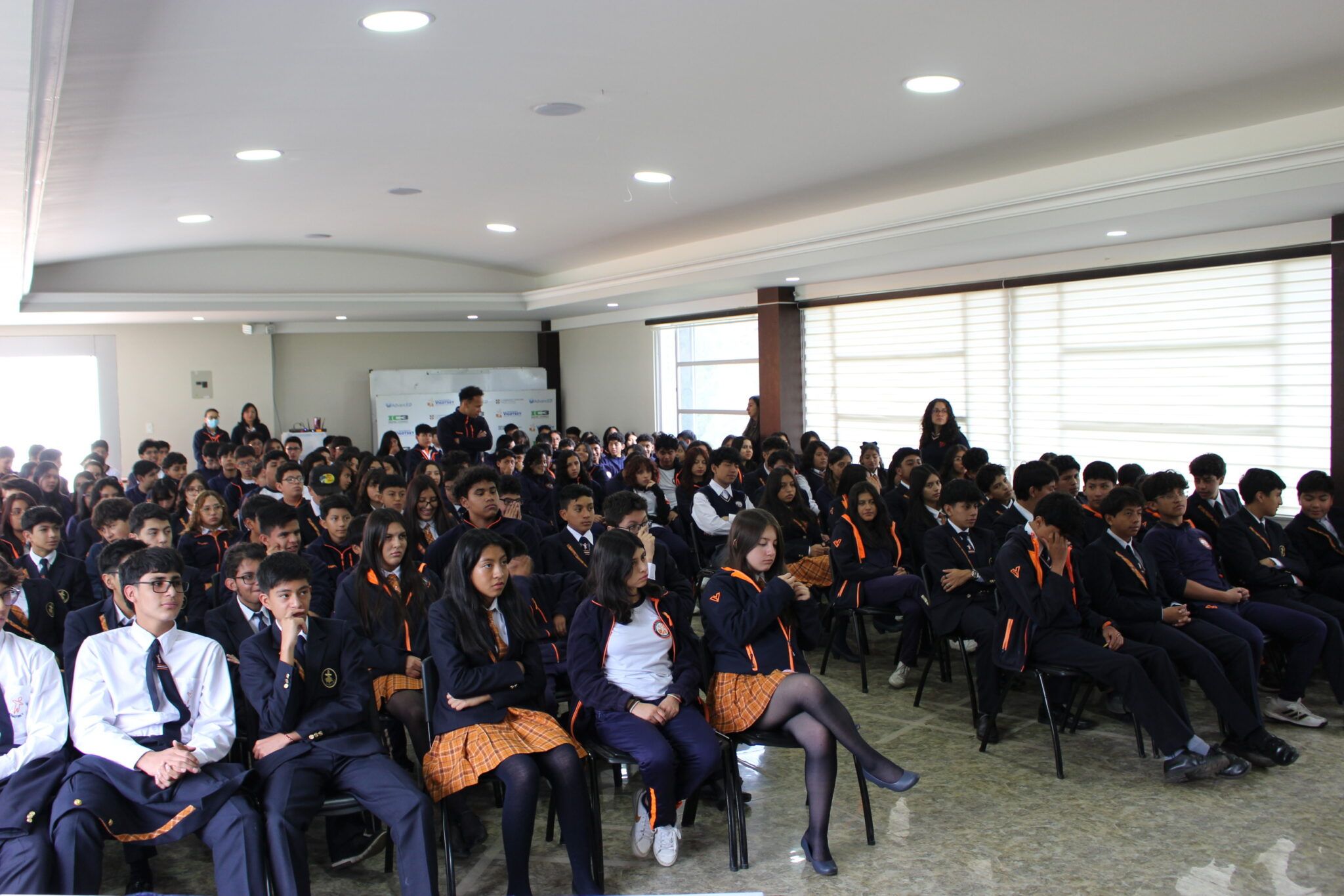 Nuevo Club de Liderazgo en la Unidad Educativa Vigotsky: Formando a los líderes del mañana